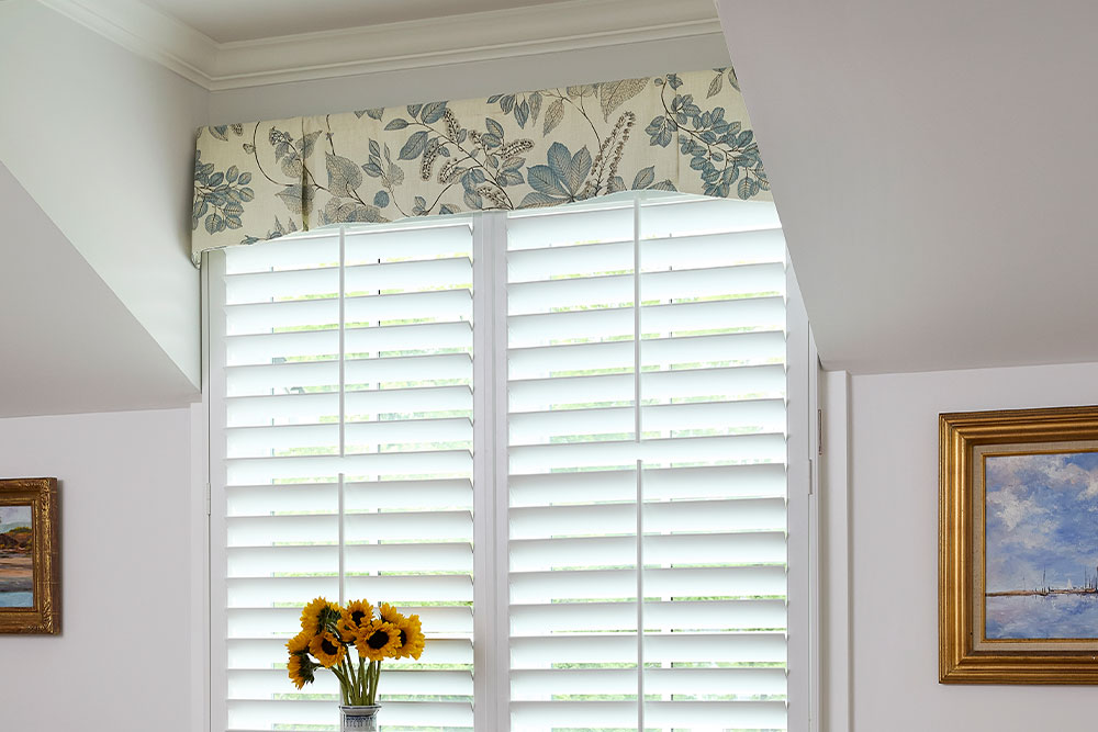 Rod mounted valance 1